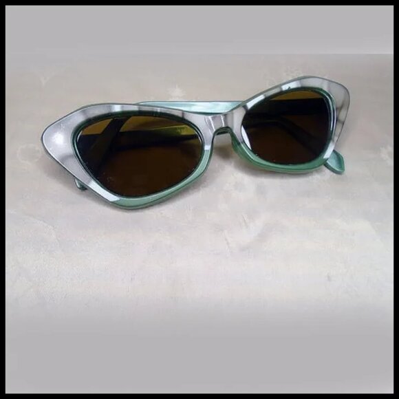 Retro Cateye Green Retro Marble Look Sunglasses - 50s via 70s - Picture 2 of 12